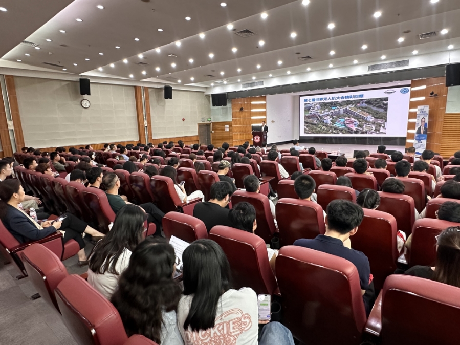 低空经济赋能教育创新！杨金才做客深圳职业技术大学主题讲座为师生作报告